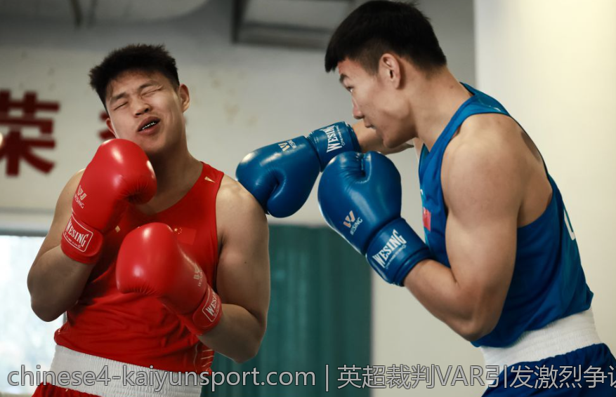 英超裁判VAR引发激烈争议引发多方讨论